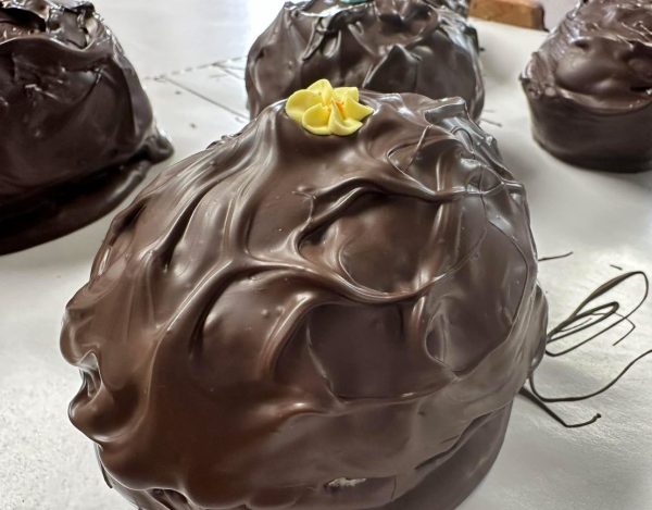 1/2# O'Shea's Milk Chocolate Cookies & Cream Egg