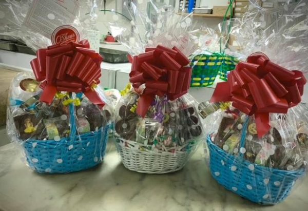 O'Shea's Gourmet Full Assortment Corporate Gift Basket