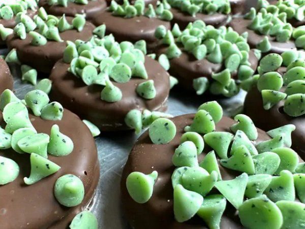 O'Shea's Gourmet Oreos Chocolate Chip Mint Milk Chocolate