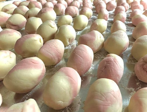 1/2# O'Shea's Raspberry Vanilla Swirl Egg